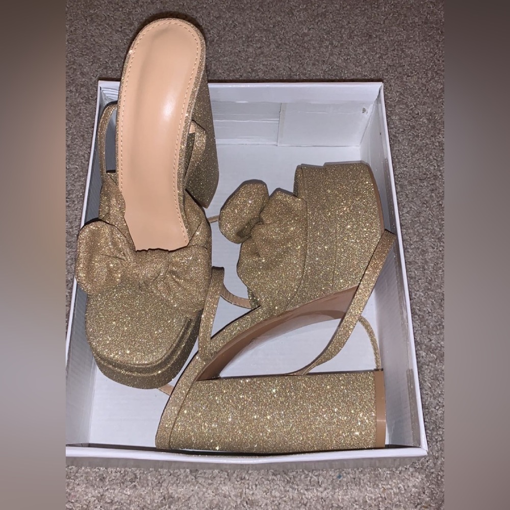 Gold glitter bow heels NWT never worn size 40